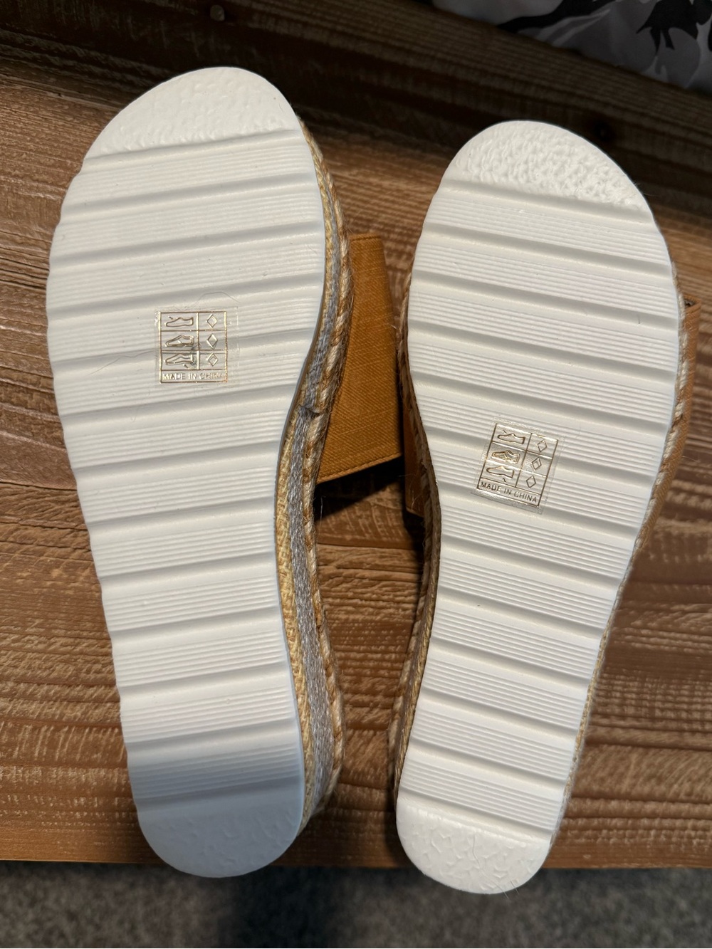 Women’s Tan Slide Sandals - Casual Summer Comfort - Picture 3 of 4